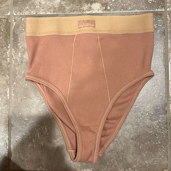 SKIMS COTTON RIB BREIFS NEW - Picture 4 of 10